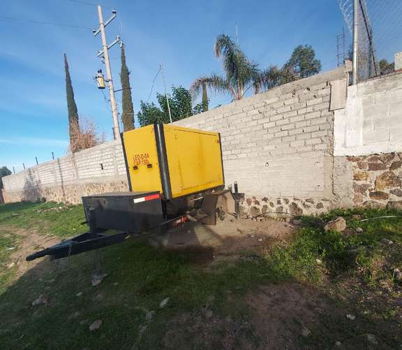 Generador de emergencia sobre remolque en sitio