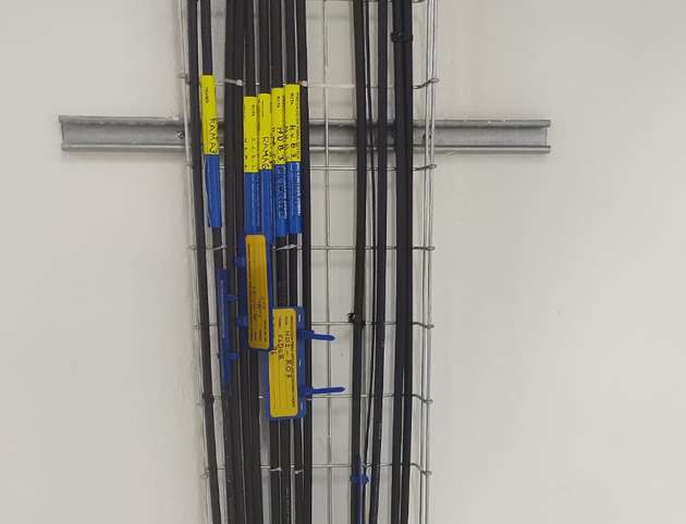 Cableado estructurado organizado en canalización
